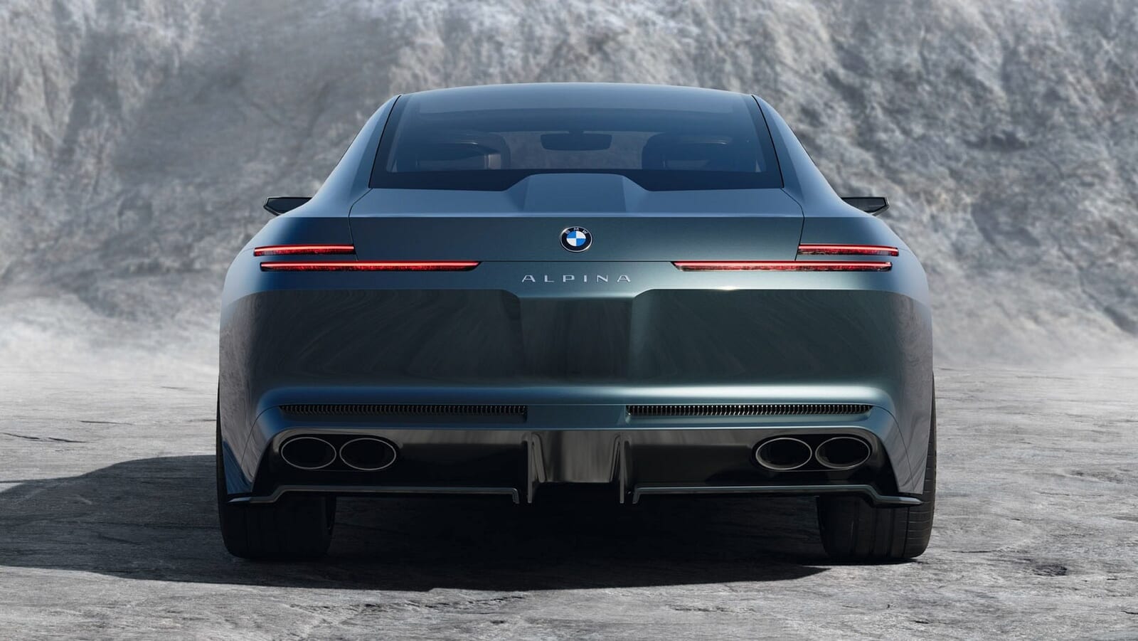 V8エンジン搭載。BMWとロールス・ロイスの間に座る価格帯