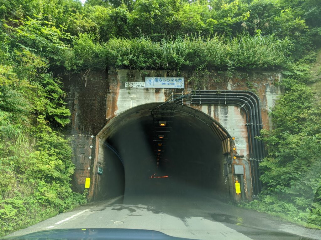 越後湯沢から奥只見へ。霊峰と奇跡のトンネル道を行く山岳ドライブ