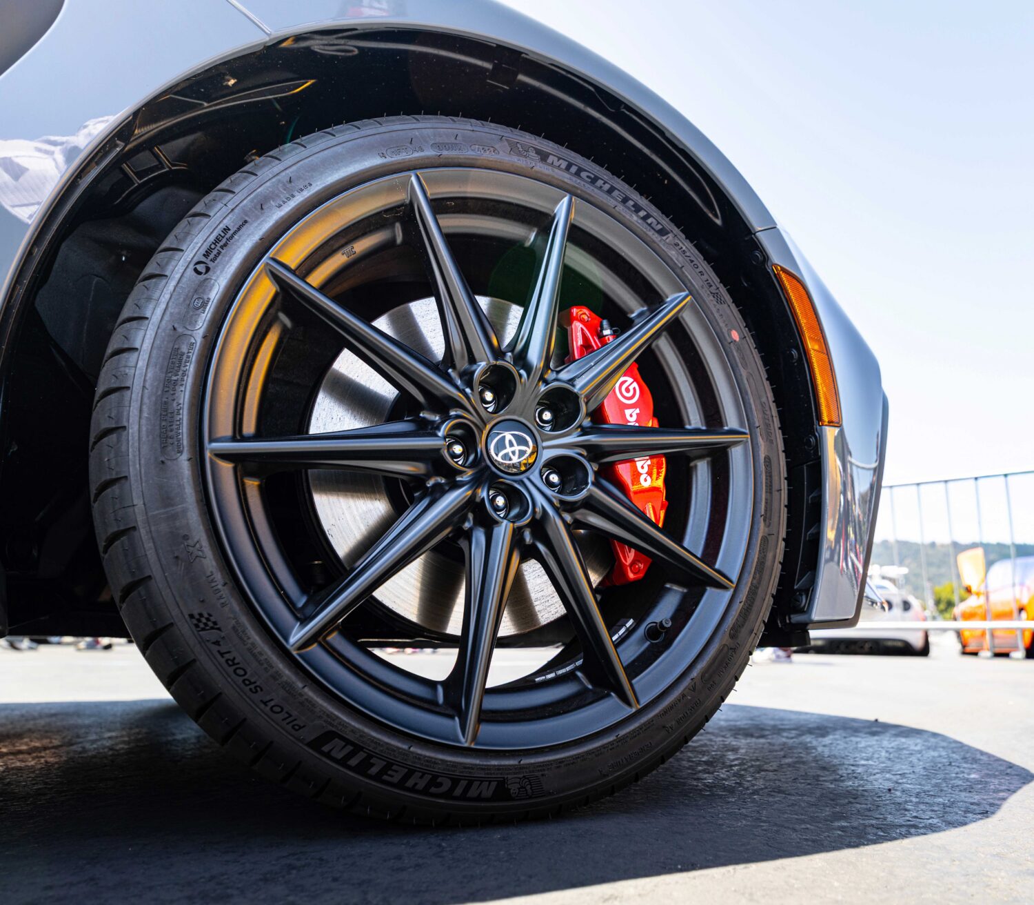 パフォーマンスパッケージ:Brembo+SACHS