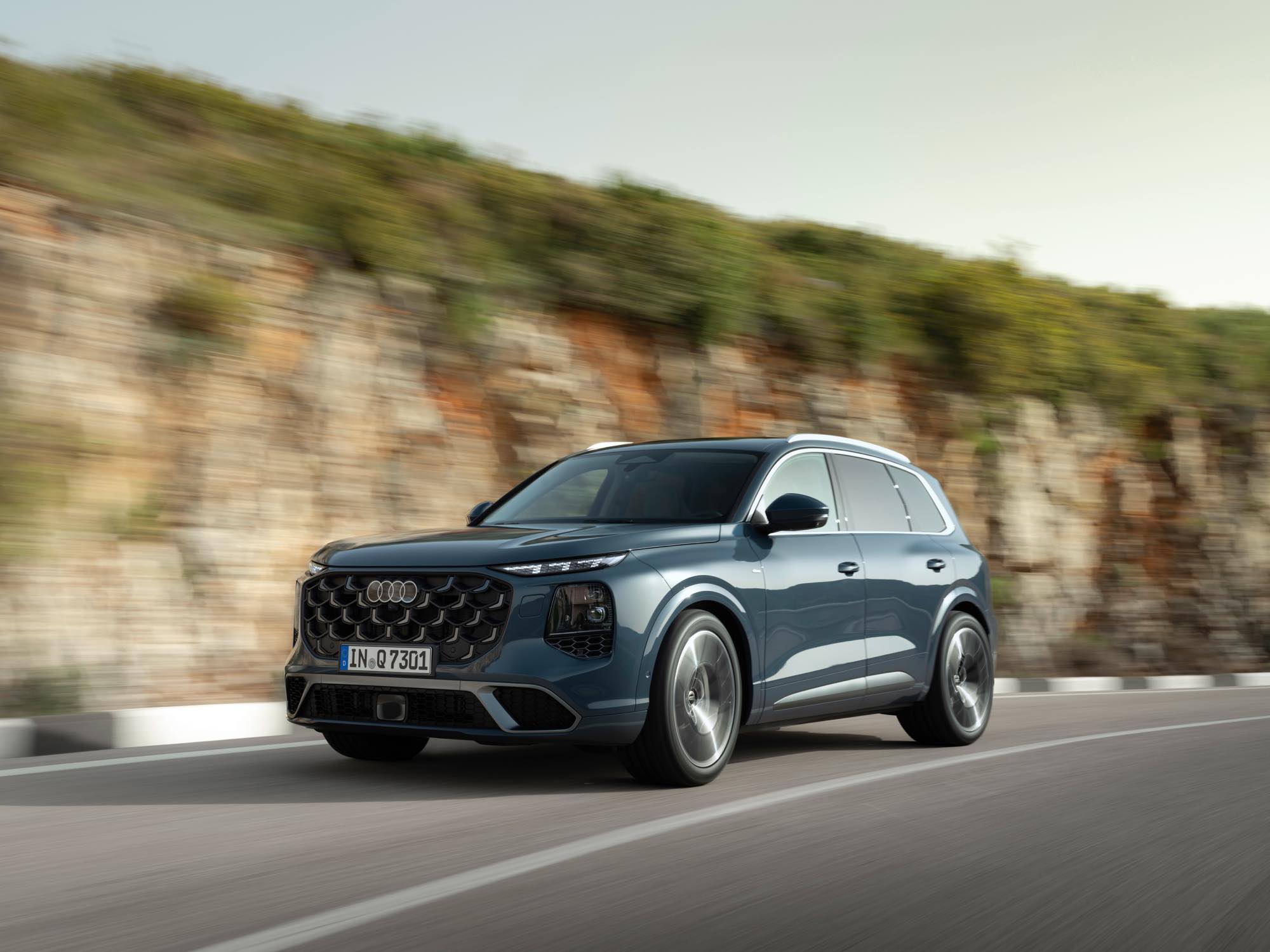 新型アウディQ7（2026年）フルモデルチェンジ｜3代目SUVが示す上質と実力