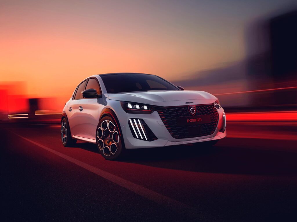 プジョー E-208 GTi ル・マン24時間で詳細発表｜281馬力の電動ホットハッチが伝説を継承