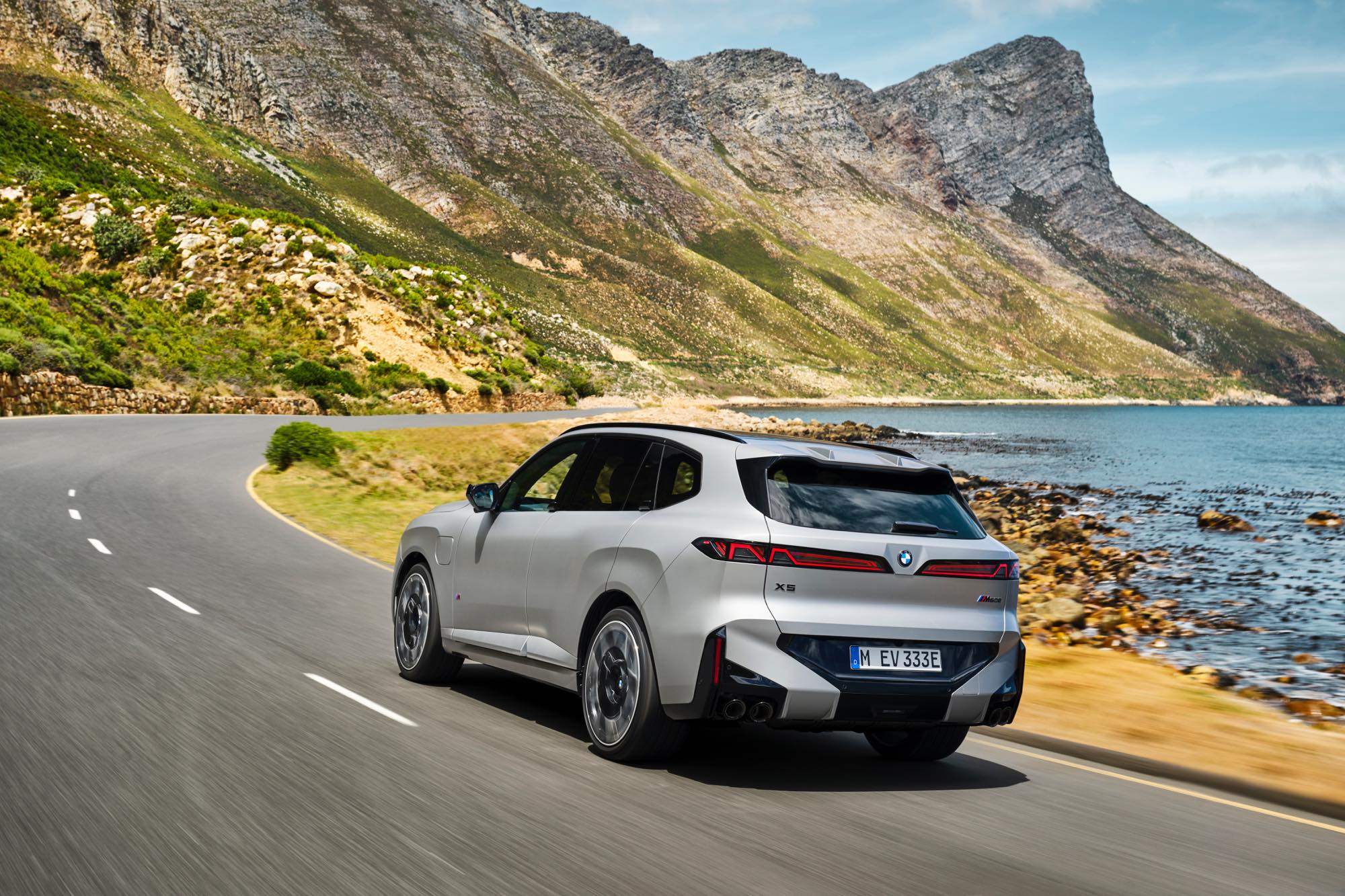 PHEV2モデル：電気で走り、必要なら遠くへ