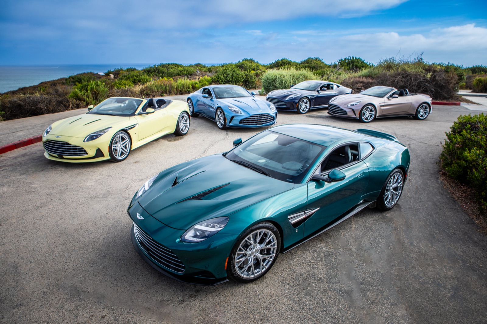 アストンマーティン「Heritage Edition」全5台｜60〜70年代の伝説カラーが現行スポーツカーに復活