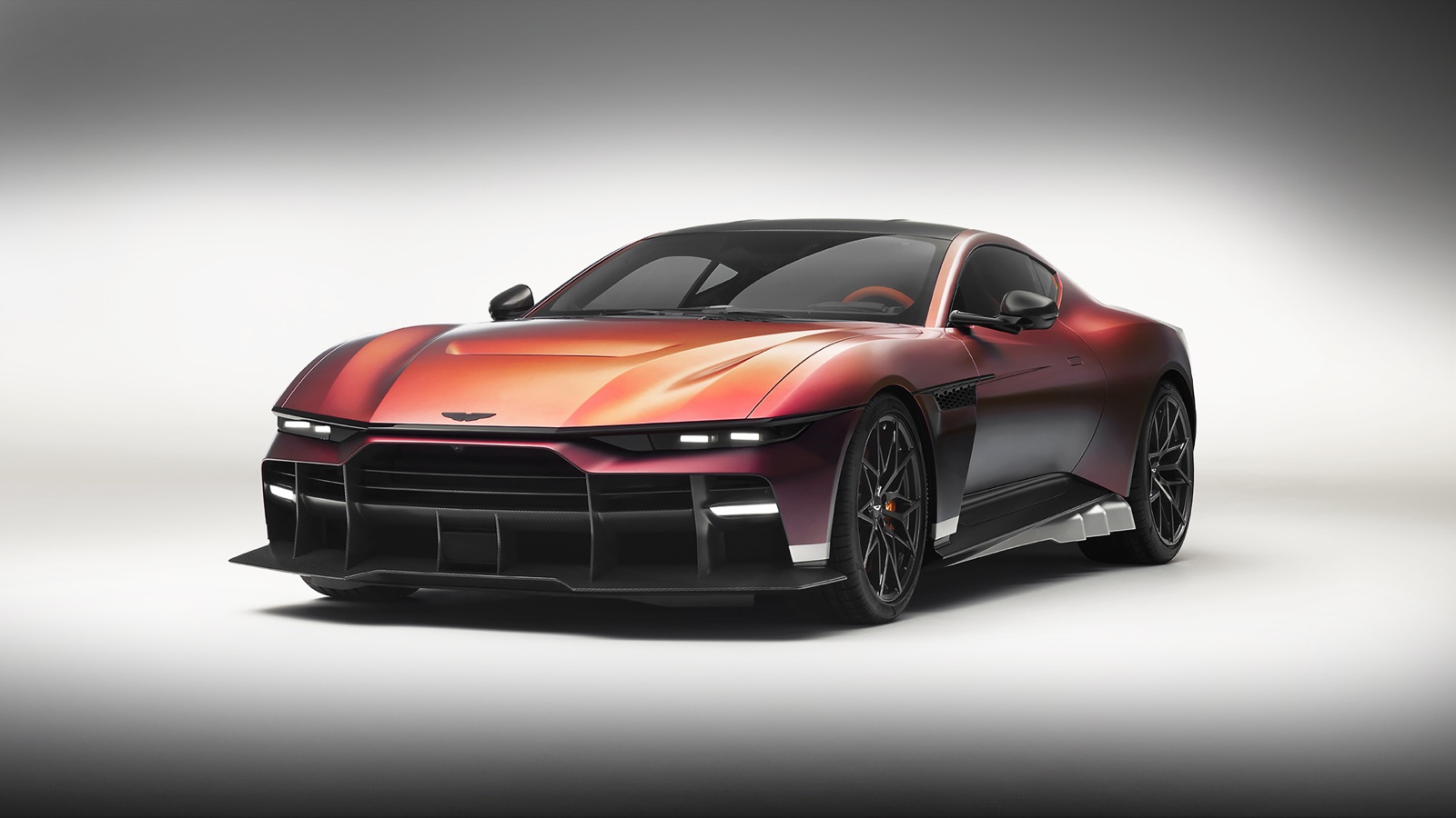 アストンマーティン・ヴァレン発表｜850PS・V12搭載、フロントエンジン量産車世界最強のスーパーカー