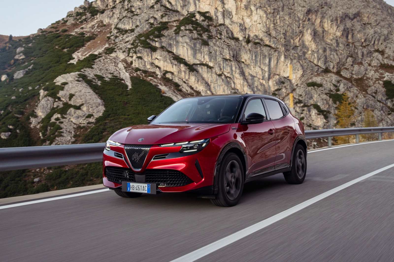 アルファ ロメオ「JUNIOR Ibrida Sport Speciale」を140台限定で発売｜525万円のイタリアンエレガンス