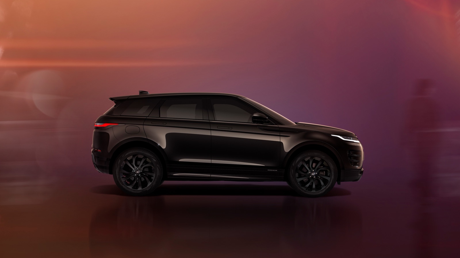 エクステリアをブラックで統一した RANGE ROVER EVOQUE HOXTON EDITION BLACK のサイドビュー