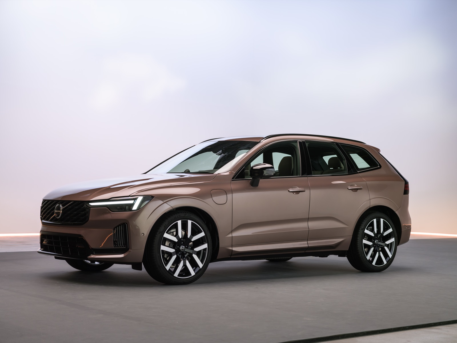 新型ボルボXC60のフロント斜め前方からの外観