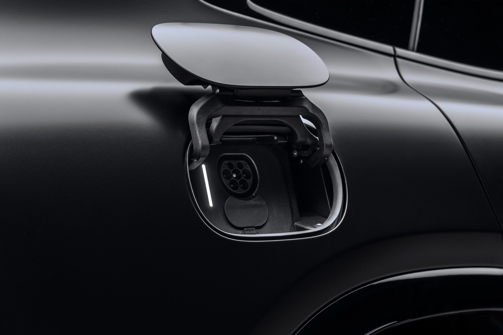 メルセデスAMG GT SUV 充電ポート
